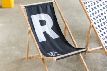 czarny leżak składany logo R reprezentuj